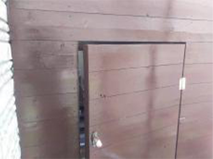 塗装後のお写真です。<br />
経年劣化で色褪せていたウッドフェンスがきれいに生まれ変わりました。