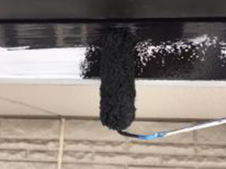 鼻隠しの仕上げ塗装1回目です。