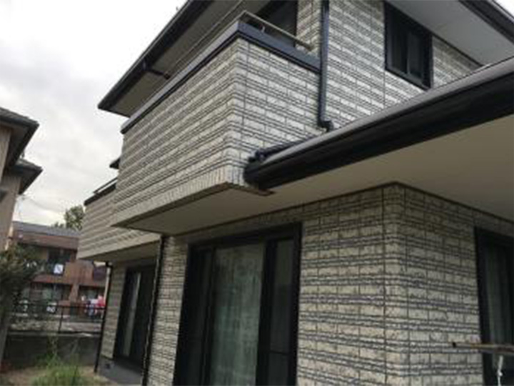 施工後のお写真です。<br />
まるで外壁を張替えたかのような仕上がりです。