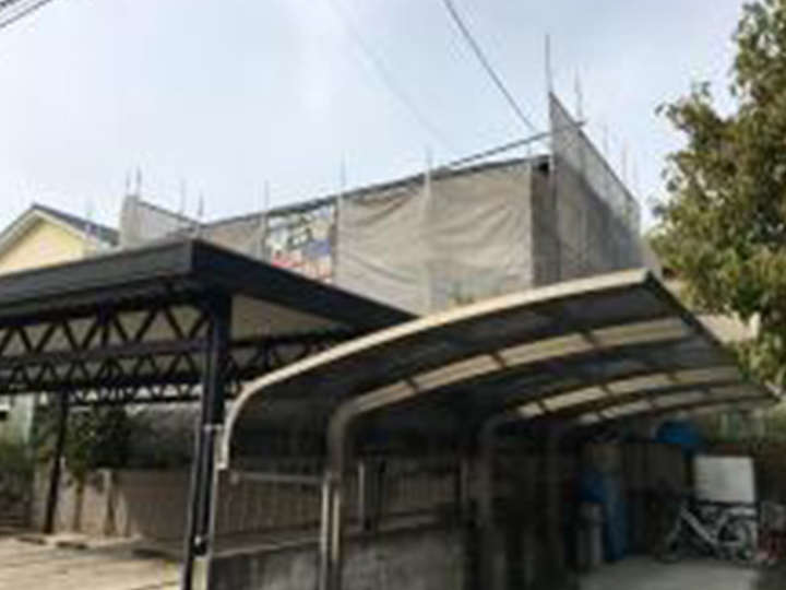 メッシュシートを設置することで塗料などが飛散することを防ぎます。