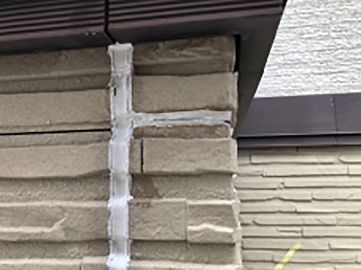 外壁のクラックを補修しました。