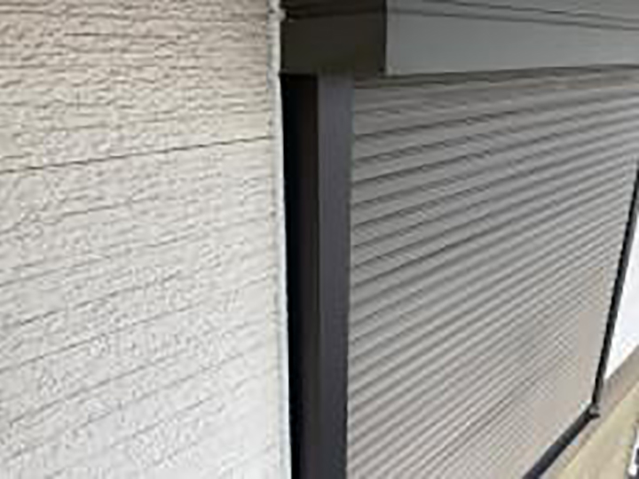 開口部を新しいコーキングに打ち替えました。