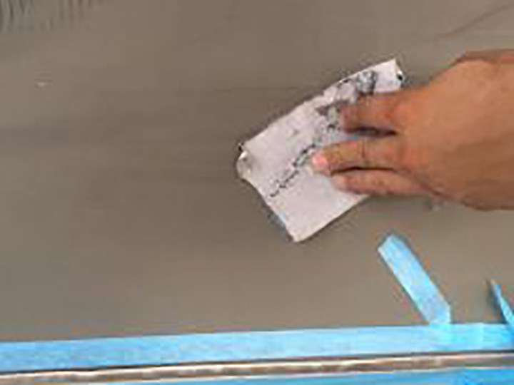 霧除けの素地を調整します。