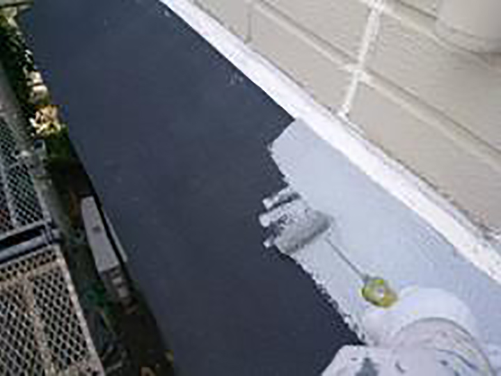 霧除けにサビ止めを塗布します。