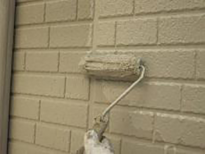 1階を上塗りを行います。