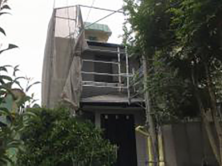 足場解体前に完了立会いを行います。