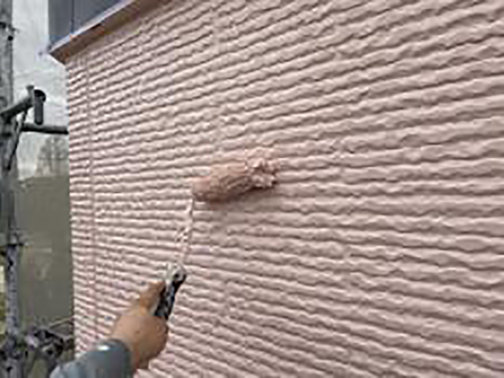 ベース壁の上塗りを行います。