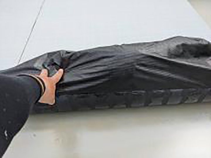 自着シートを設置します。