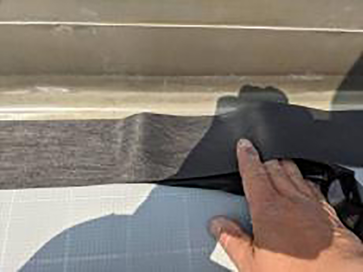 端部テープを設置します。