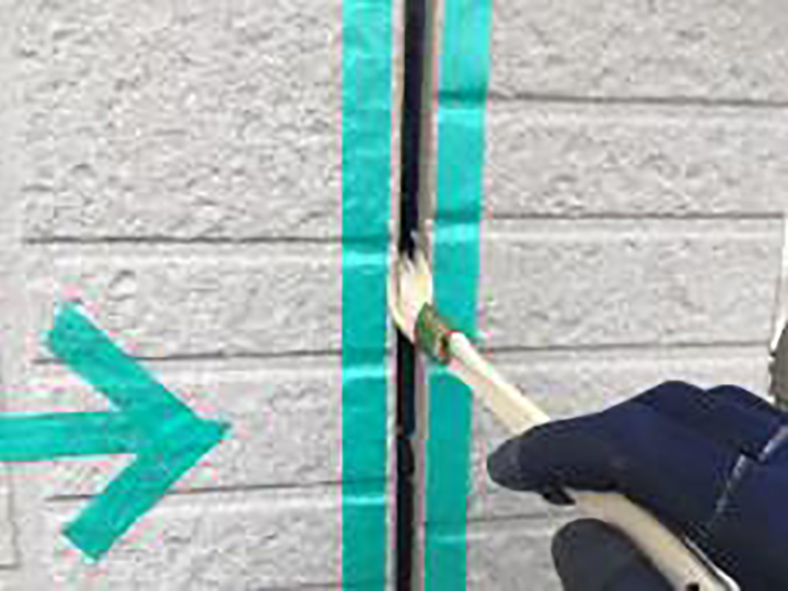 専用プライマーを塗布します。