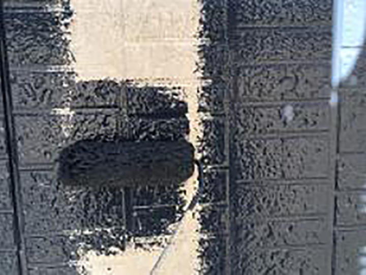 2階を中塗りします。