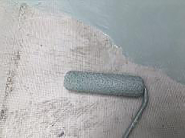 ウレタン1回目の塗布を行います。