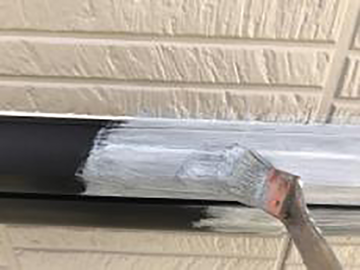 帯にプライマーを塗布します。