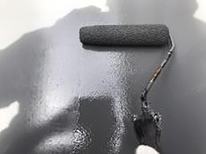 トップコートの塗布2回目を行います。