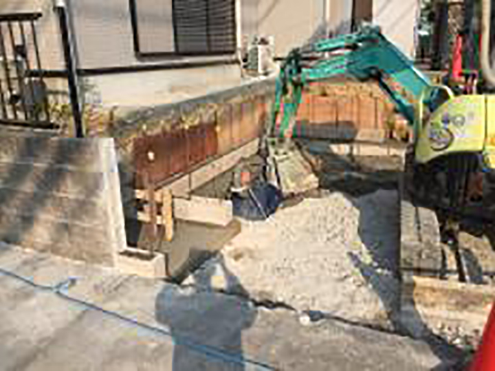 鉄筋及びブロックを設置しています。