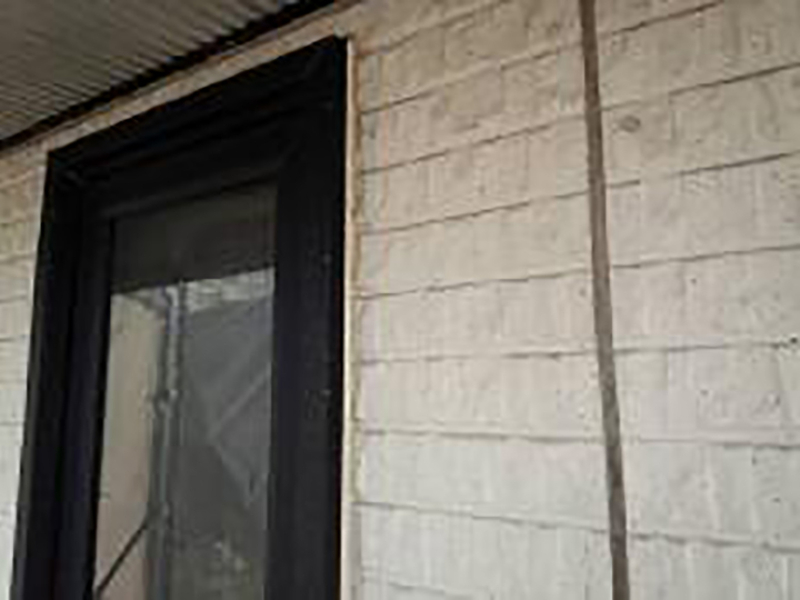 専用プライマーを塗布します。