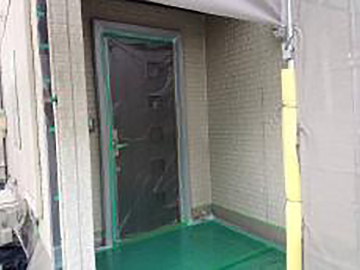 コーキングの打ち替えが完成しました。