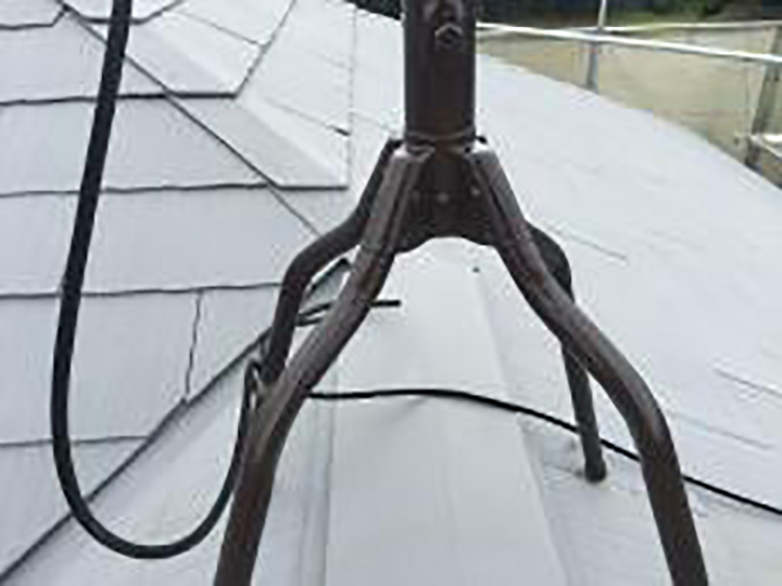 アンテナ脚部を塗装します。