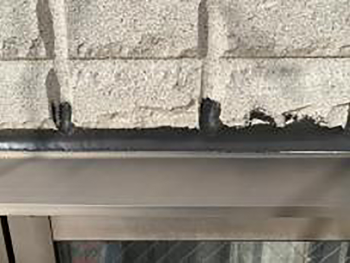 開口部を新しいコーキングに打ち替えました。