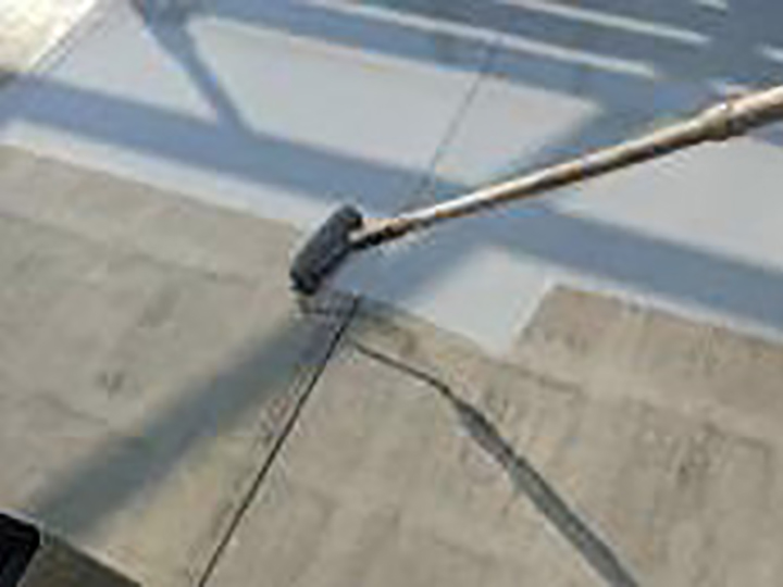 トップコート1回目を行います。