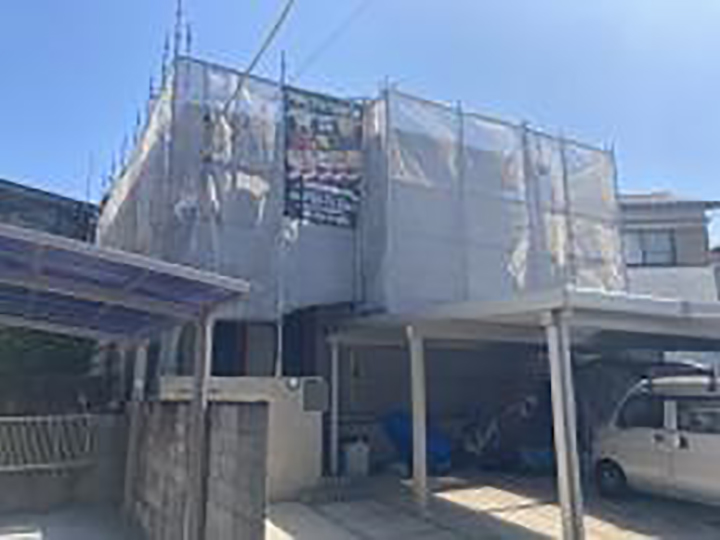 メッシュシートを設置することで塗料などが飛散することを防ぎます。