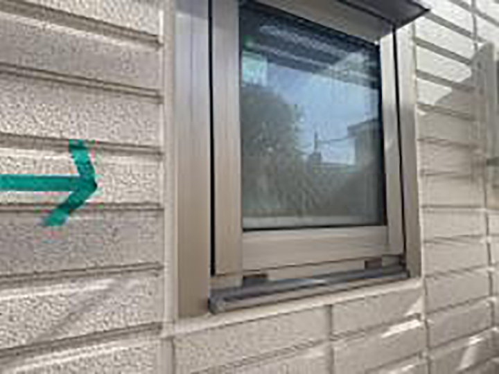 開口部を新しいコーキングに打ち替えました。