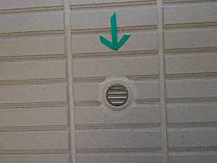 通気口取合いを新しいコーキングに打ち替えました。