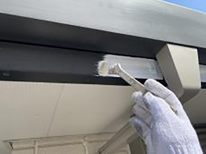 鼻隠しに専用プライマーを塗布します。