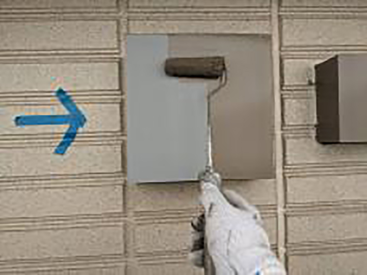 通気口仕上げ1回目を行います。