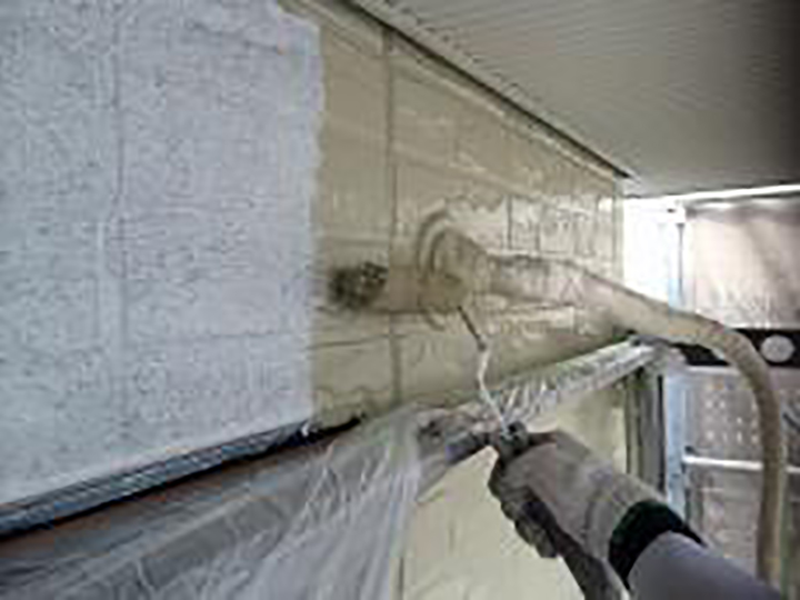 中塗りを行います。