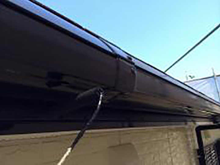 雨樋仕上げ1回目を行います。