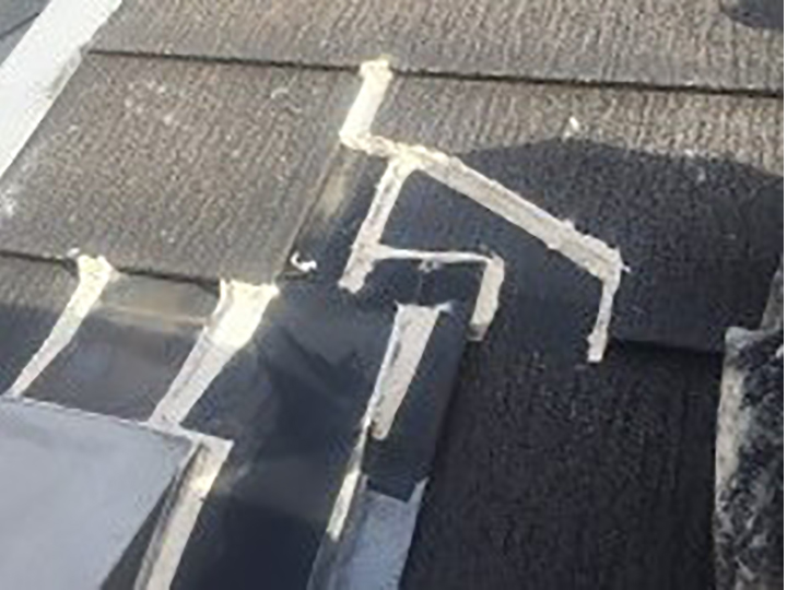 雨水が侵入してしまう箇所にコーキングを設置しました。