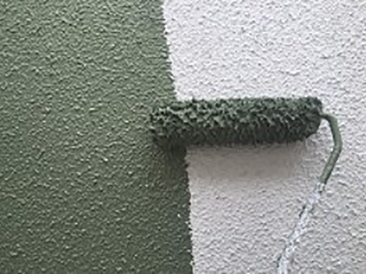 中塗りを行います。