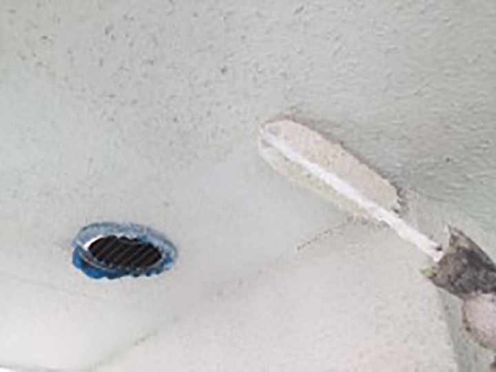 上裏の下塗りを行います。