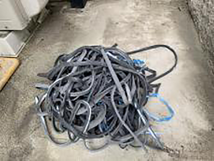 撤去した目地コーキングです。