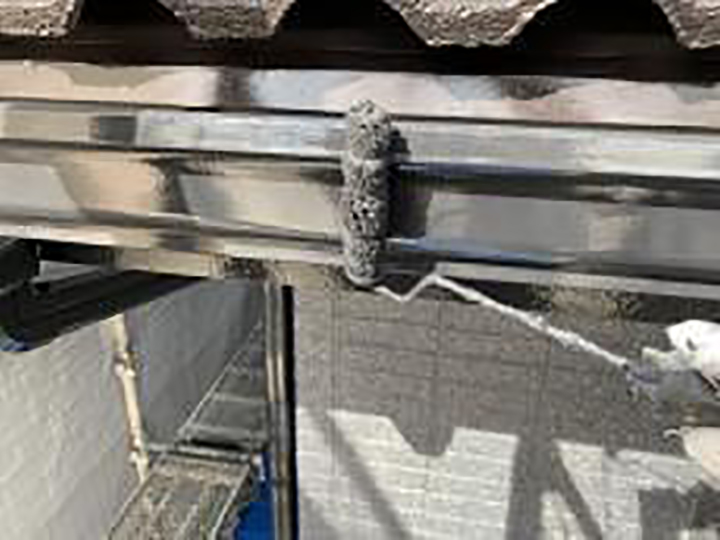 雨樋仕上げ2回目を行います。