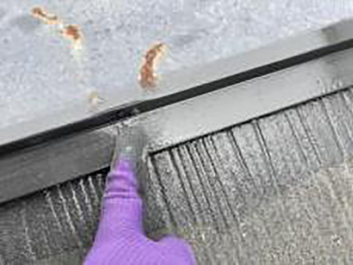 屋根板金包みに釘を新設しました。