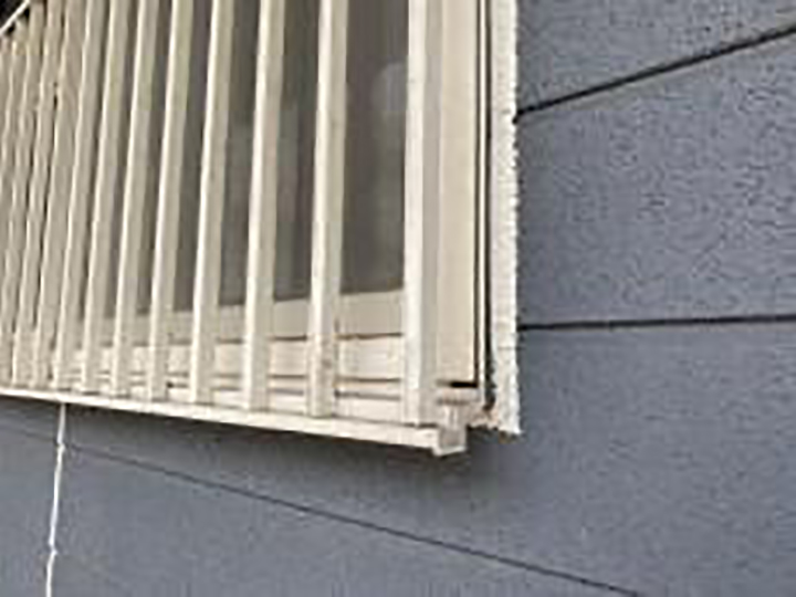 開口部を新しいコーキングに打ち替えました。