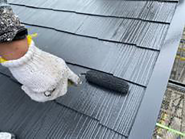 中塗りを行います。