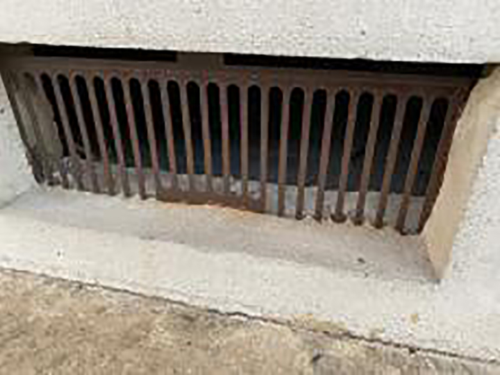 基礎通気口ガラリも塗装しました。