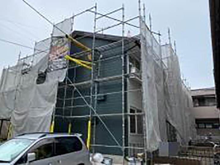 足場解体前に完了立会いを行います。