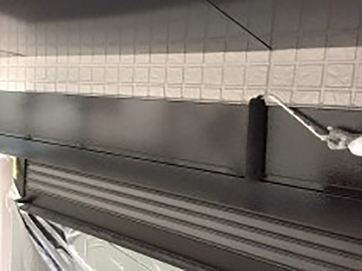 シャッターBOX仕上げ2回目を行います。