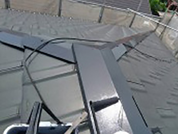 屋根棟鈑金仕上げ2回目を行います。