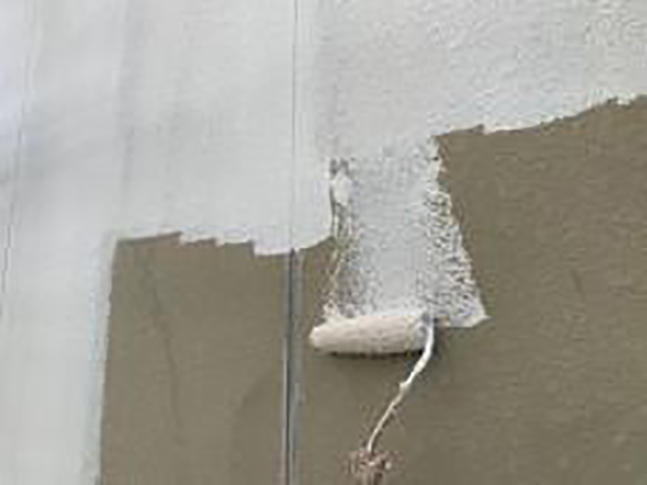 下塗りを行います。