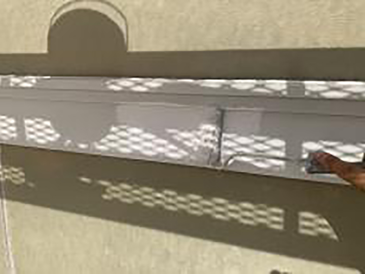 帯にサビ止めを塗布します。