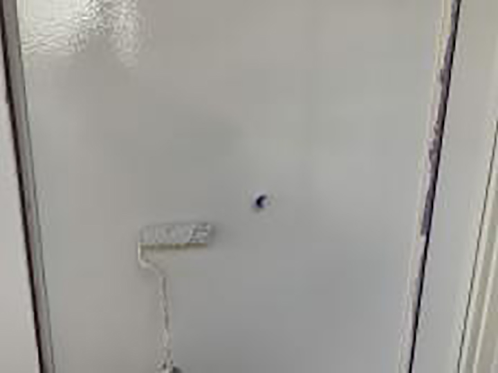 玄関ドア仕上げ1回目です。