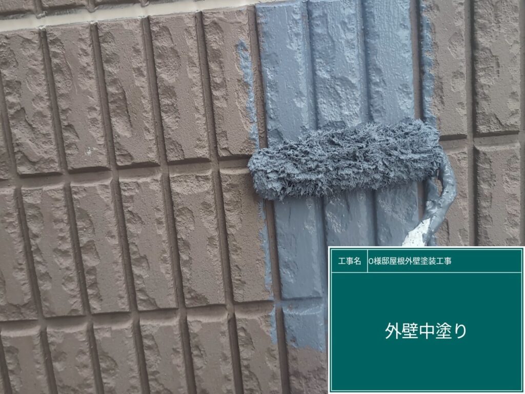 中塗りを行います。